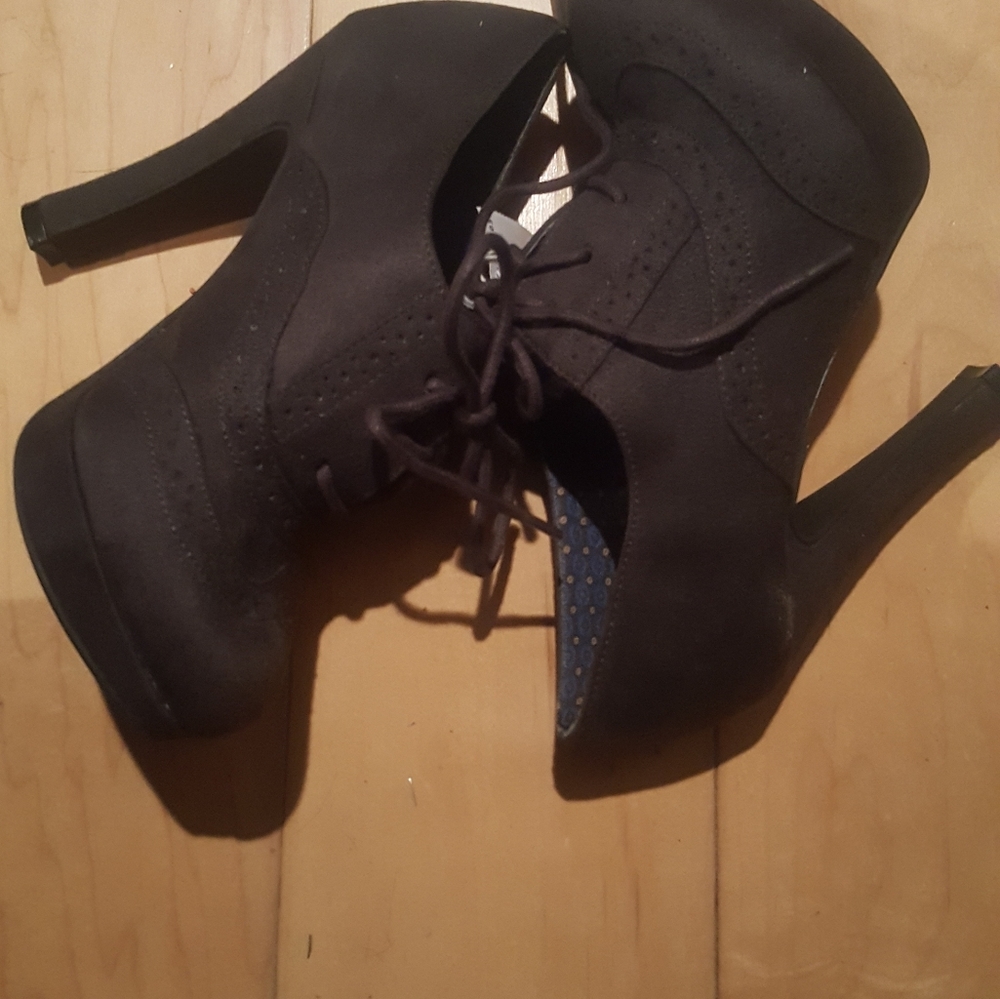 Women's Fioni Brown Suede Lace Up Pumps